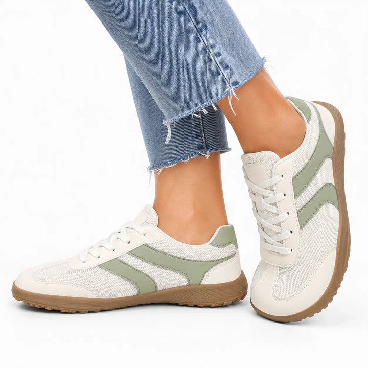 Minimalist unisex shoes with a flexible sole for natural movement, ideal for walking and comfort.