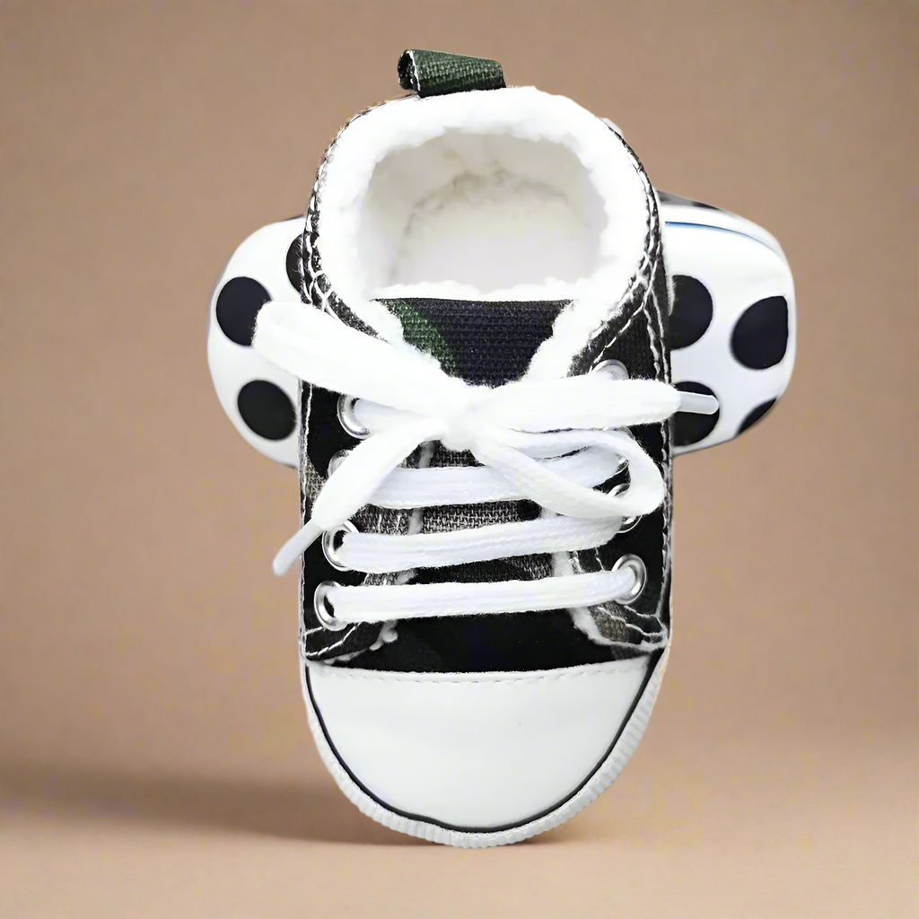 Baby walking sneakers, flexible and lightweight, promoting natural foot movement