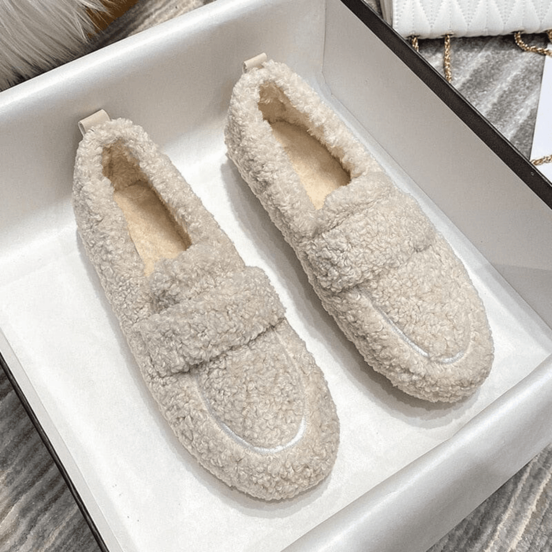 Non-slip warm indoor footwear for men and women, perfect for winter coziness.