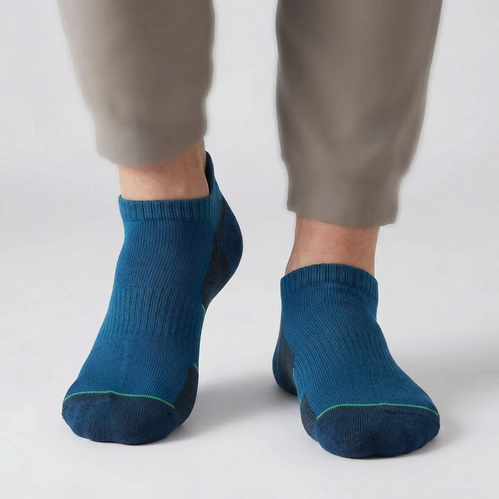 Comfortable unisex no-show ankle socks, cushioned for running & athletic sports. Breathable merino blend.