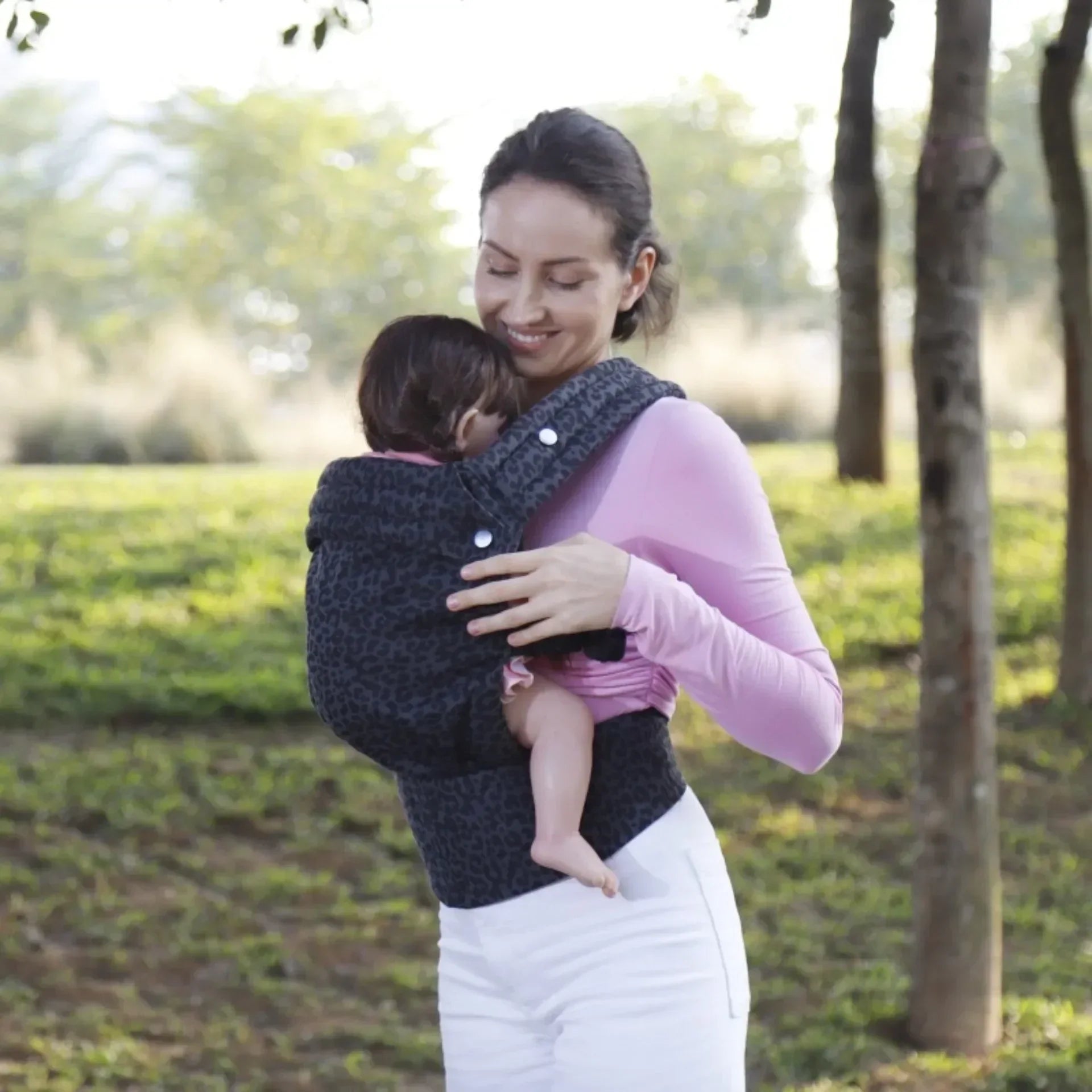 Detail of the ergonomic support in a Mei Tai baby sling for infant hip health