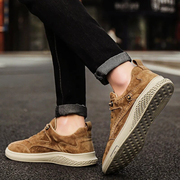 Fashion sneakers for unisex, classic style lace-up design, perfect for everyday comfort.