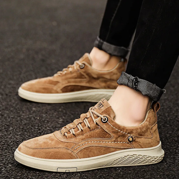 Durable unisex comfort sneakers, classic style, ideal for everyday wear and casual outfits.