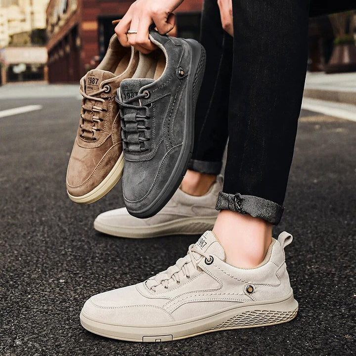 Trendy unisex retro sneakers, classic style, providing everyday comfort and versatile fashion.