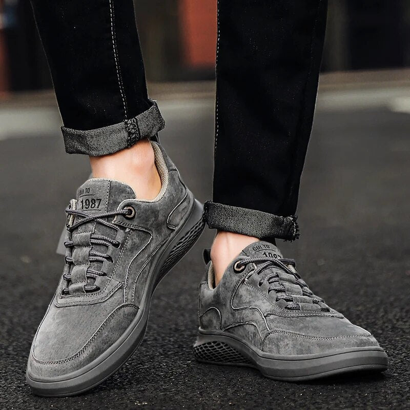 Versatile unisex sneakers, classic style for everyday wear and ultimate comfort.