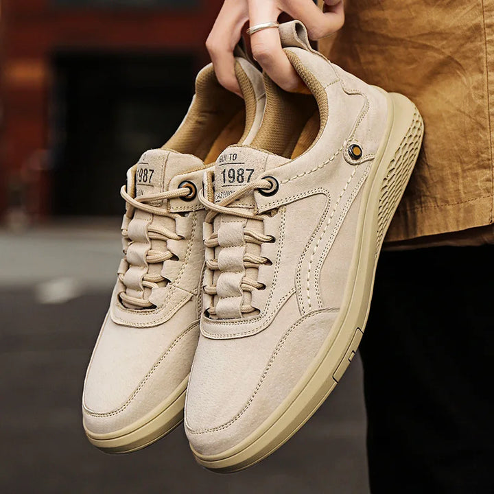 Fashionable unisex retro sneakers, offering classic style and superior everyday comfort.