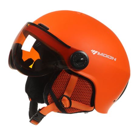 Comfortable snowboard helmet, adjustable and protective for all outdoor sports.