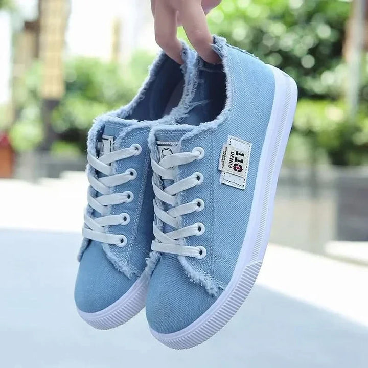 Comfortable sole of unisex high-top sneakers, designed for daily wear, providing grip & support for spring/summer.