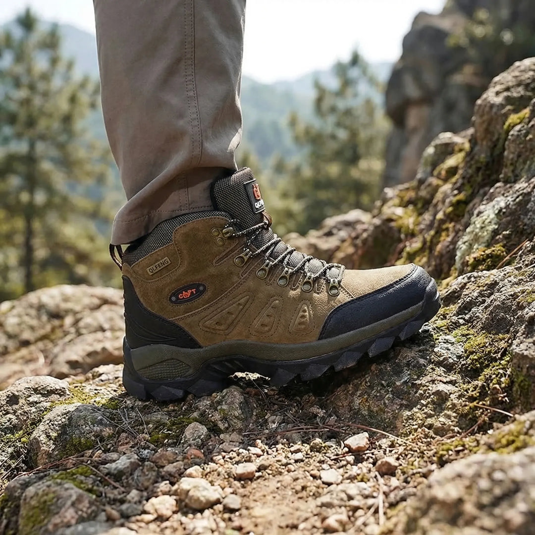 Unisex high-top outdoor hiking boots, lace-up trail boots for durable all-terrain adventure gear and foot support.