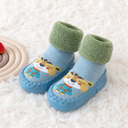 Stylish unisex infant canvas walking shoes, perfect for gifting, with a soft and anti-slip design.