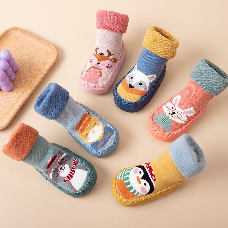 Newborn baby walking shoes, soft canvas, color-matching, and anti-slip for pre-walkers and crawlers.
