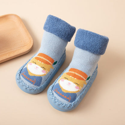 Top-down view of unisex baby canvas walking shoes, featuring a flexible and soft anti-slip sole design.