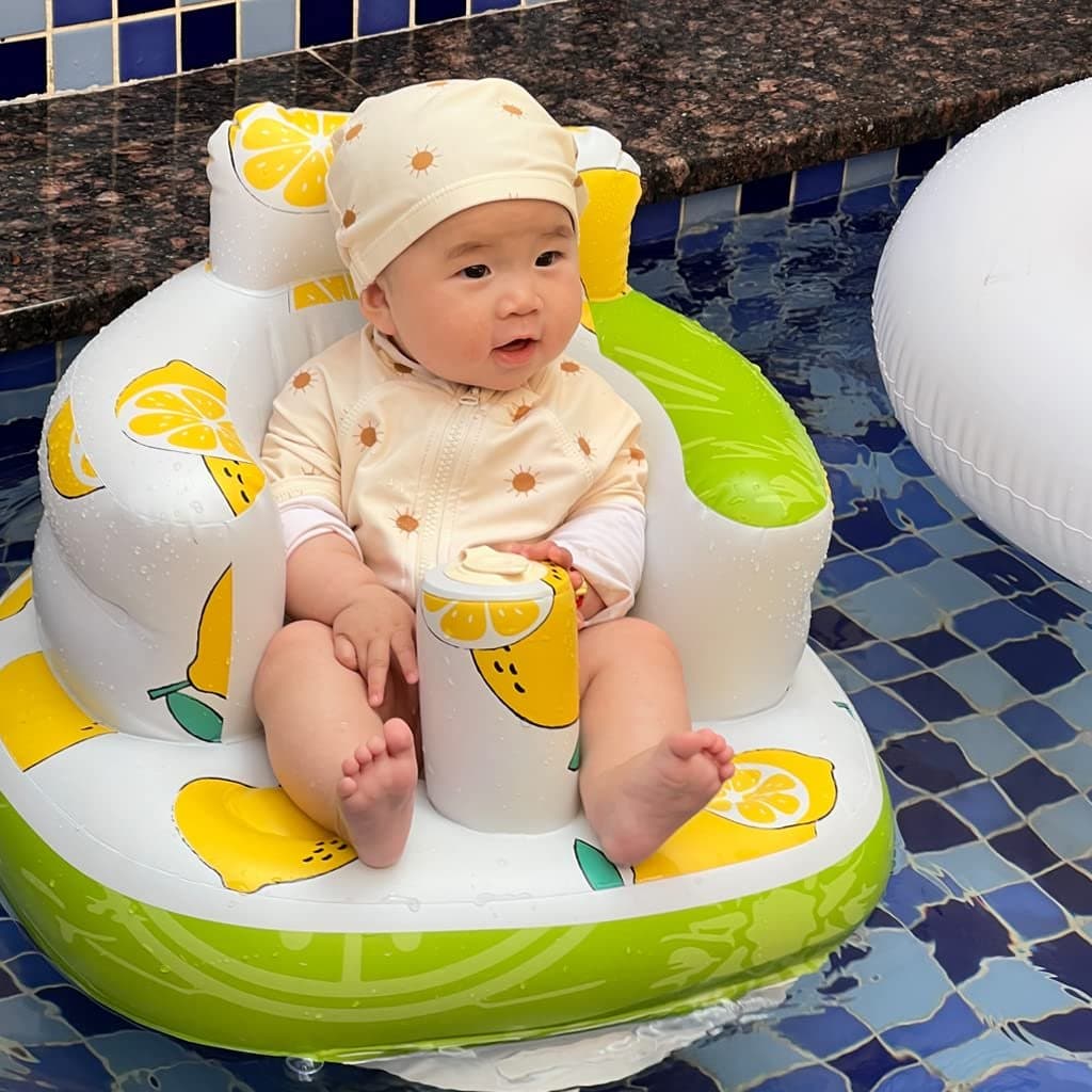 Unisex inflatable feeding chair for babies, providing secure and comfortable seating