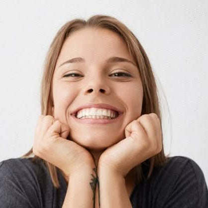Easy-to-use dental covers for an instant, brighter, confident smile and white teeth.