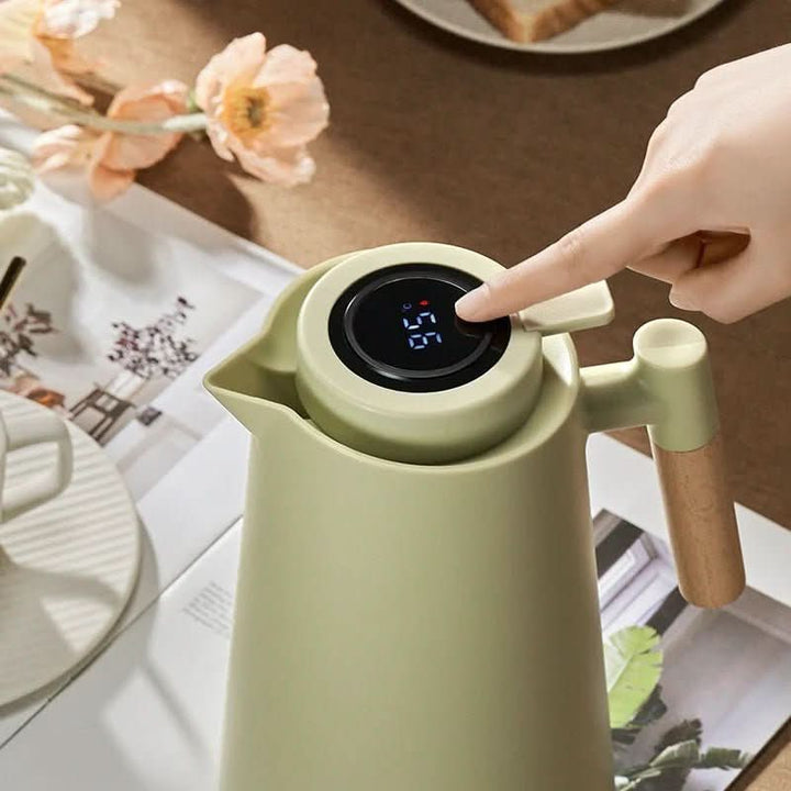 Durable insulated thermos flask, smart temperature display, comfortable wood handle. Ideal for hot or cold beverages.