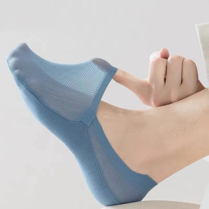 Anti-slip no-show socks for secure, all-day comfort. Unisex design, low-cut for sneakers, breathable & invisible fit.