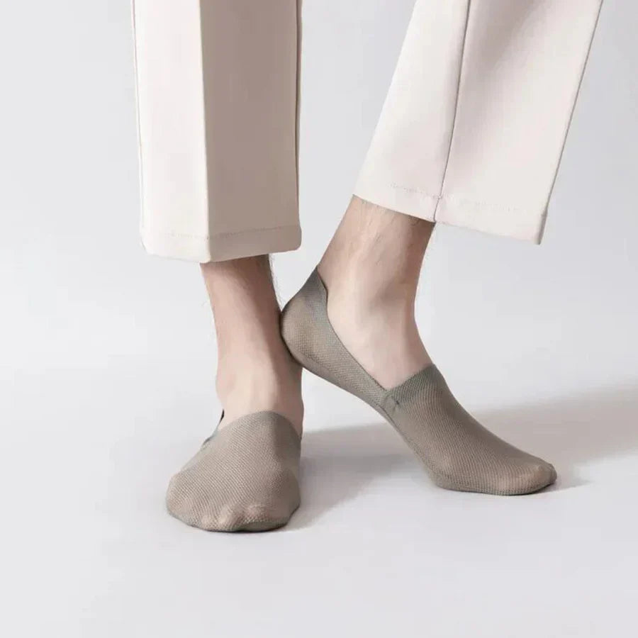 Everyday unisex no-show socks, featuring anti-slip grip & breathable fabric. Ideal low-cut comfort for men & women.