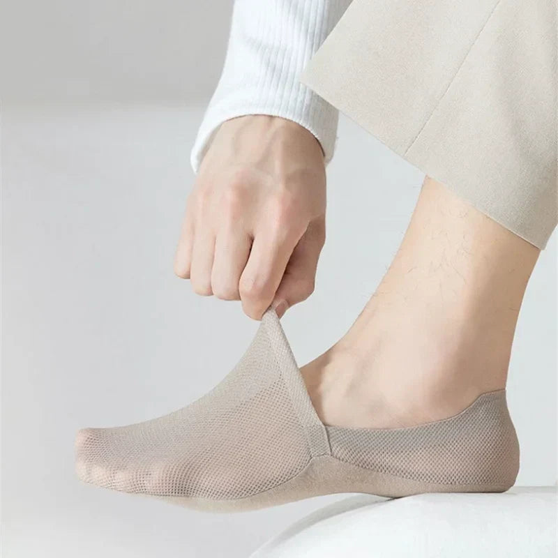 Multipack of unisex invisible no-show anti-slip socks, offering breathable comfort for men's & women's everyday wear.