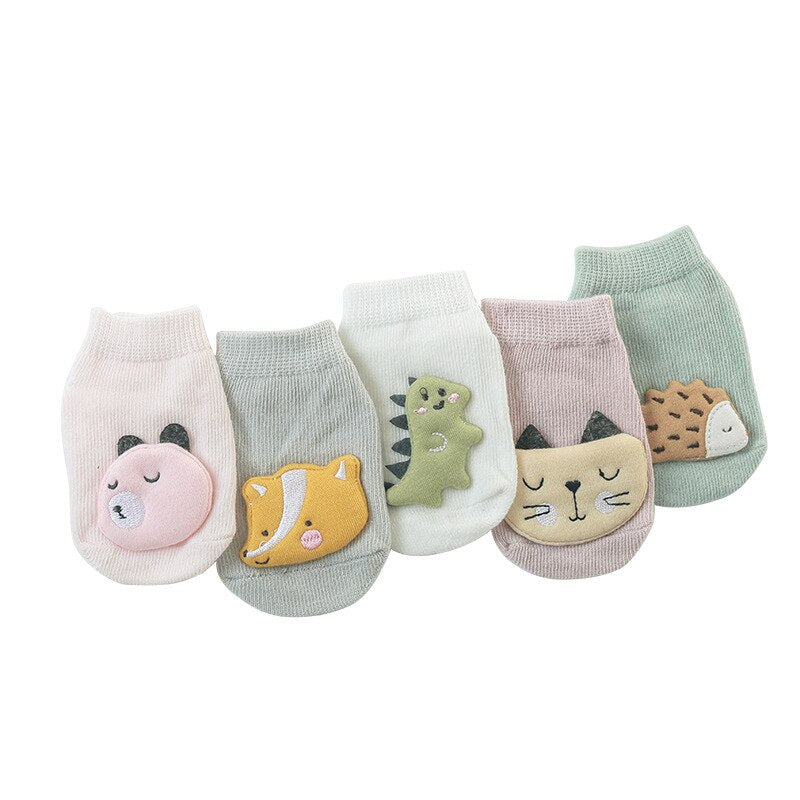 First steps toddler socks in a vibrant frog animal design, made from soft, breathable cotton.