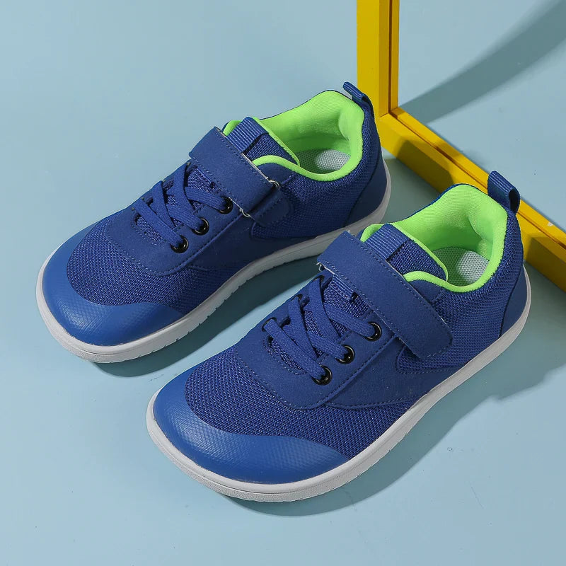 Kids' flexible youth sneakers in a dark blue, durable and comfortable for all-day wear.