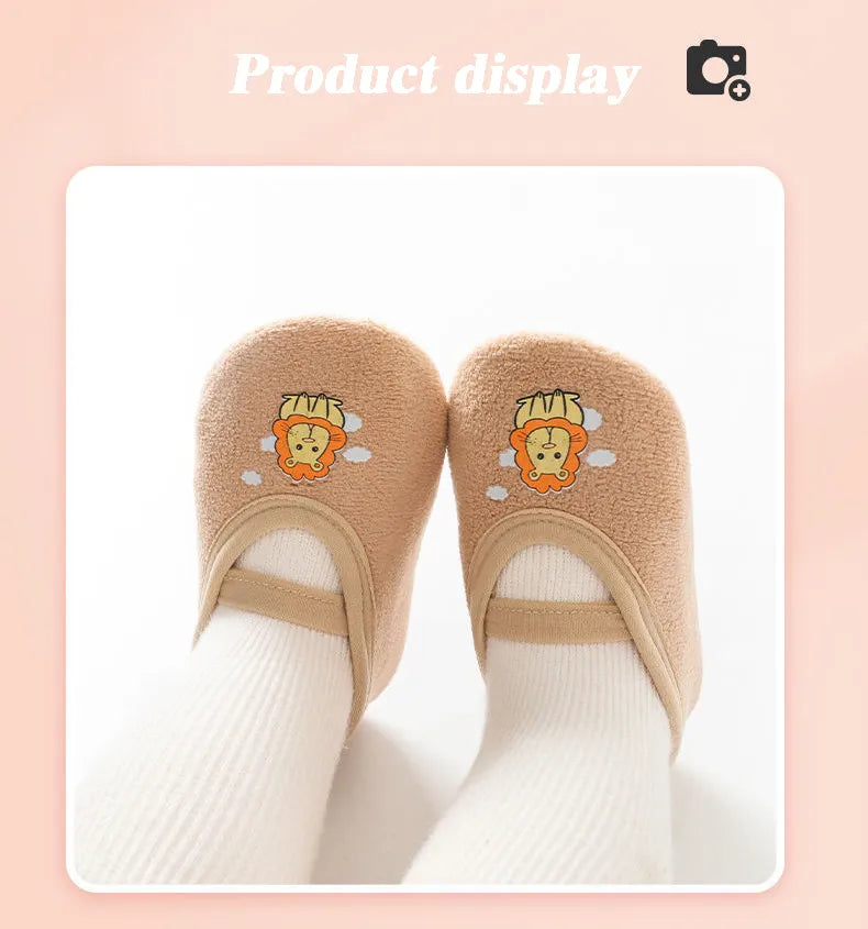 Kids non-slip pig cartoon sneakers in pink, knitted fabric, soft and flexible toddler shoes