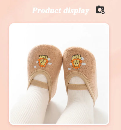 Kids non-slip pig cartoon sneakers in pink, knitted fabric, soft and flexible toddler shoes