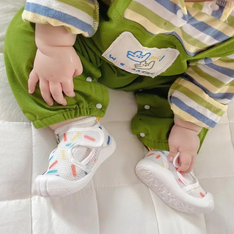 Infant breathable mesh sandals with hook-and-loop closure, easy to put on and take off.