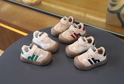 Children's casual sneakers in a unisex design, featuring hook and loop straps for secure fit.