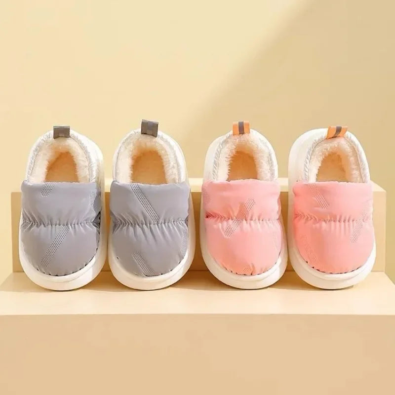 Unisex kids fleece-lined winter slippers with anti-slip soles, perfect for cozy indoor wear.