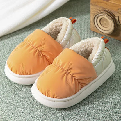Close-up of the anti-slip sole on a pair of unisex kids winter fleece slippers, showcasing excellent grip.
