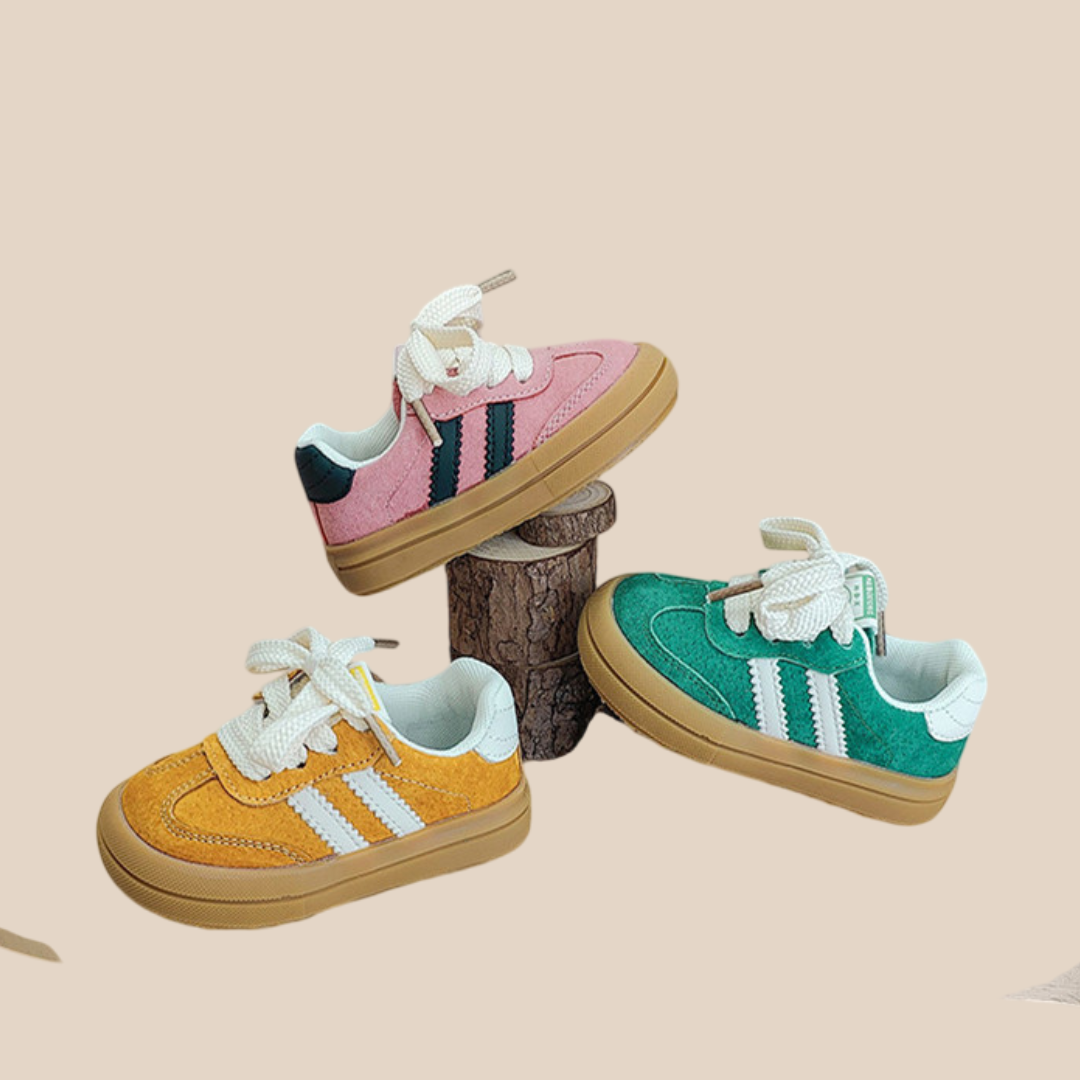 Unisex kids' laced sneakers for toddlers, white, with anti-slip flexible sole for playtime.