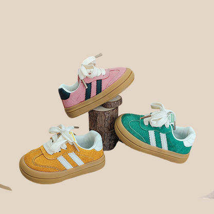 Unisex kids' laced sneakers for toddlers, white, with anti-slip flexible sole for playtime.