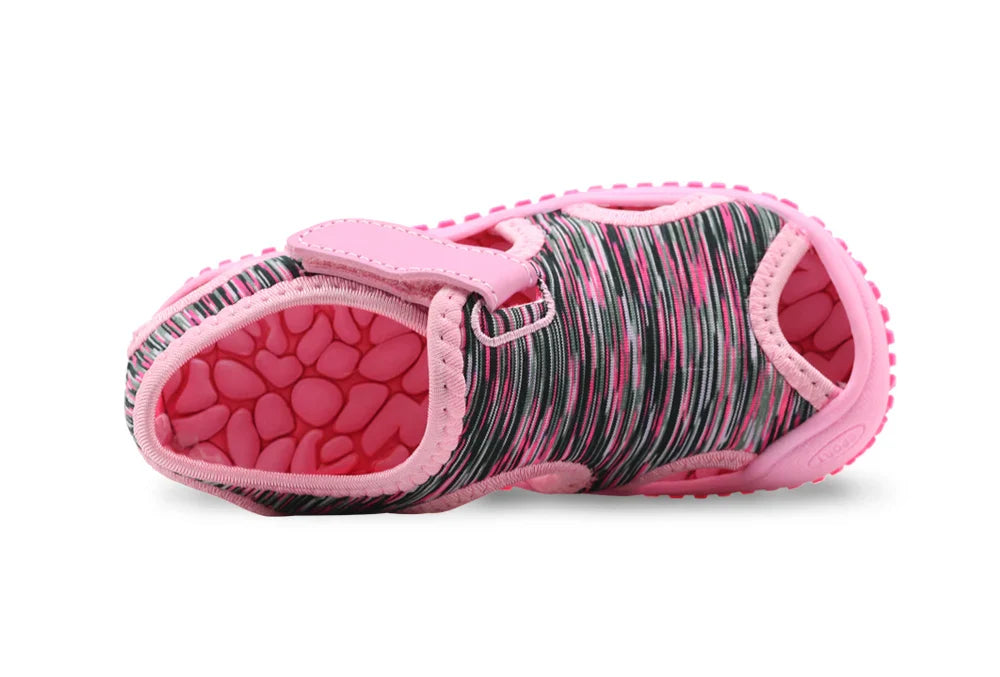 Quick drying kids' beach sandals, lightweight design, makes them perfect for travel
