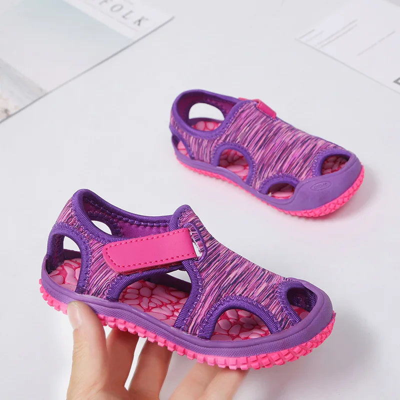 Unisex sport sandals for kids, grey with orange trim, comfortable and secure for beach outings