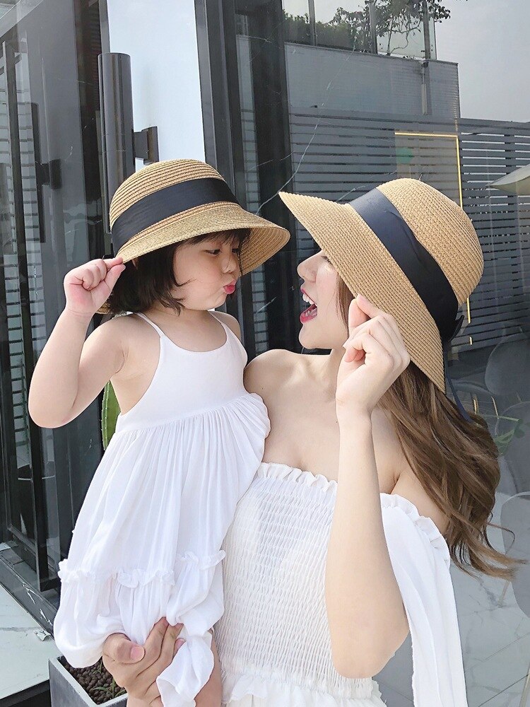Summer straw hat set, unisex design for adults & kids, great for sun protection & beach vacations. Beige.