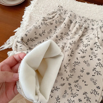 Kids polyester winter pants, fur-lined for supreme warmth, unisex toddler trousers with elastic