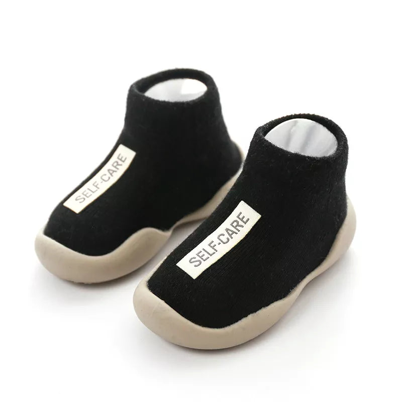 Knitted baby boots, soft and non-slip, perfect for pre-walkers and new steps.