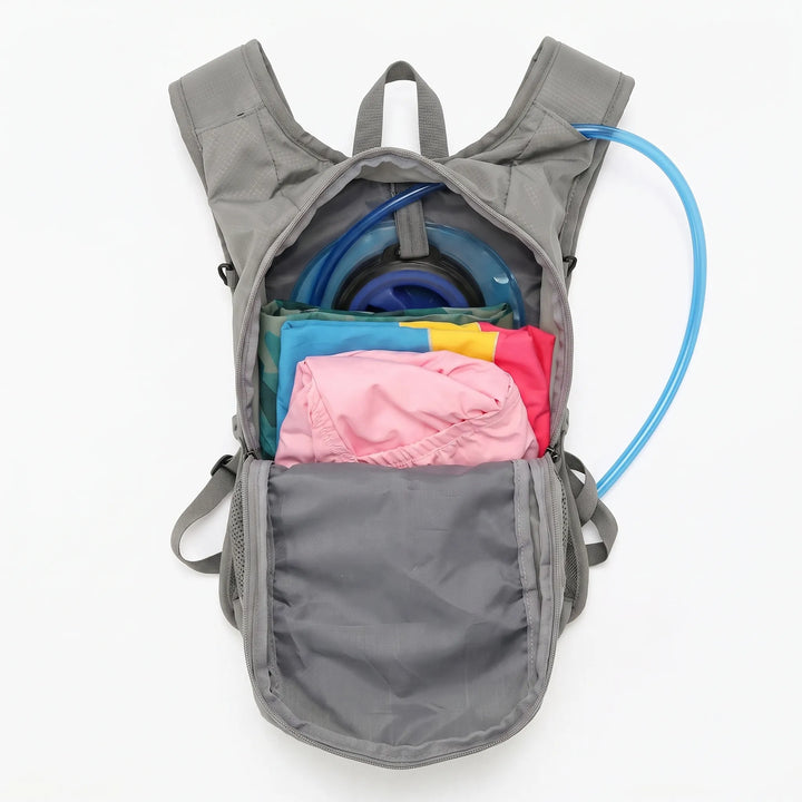 Breathable back panel & adjustable straps on a unisex trail daypack for comfort.