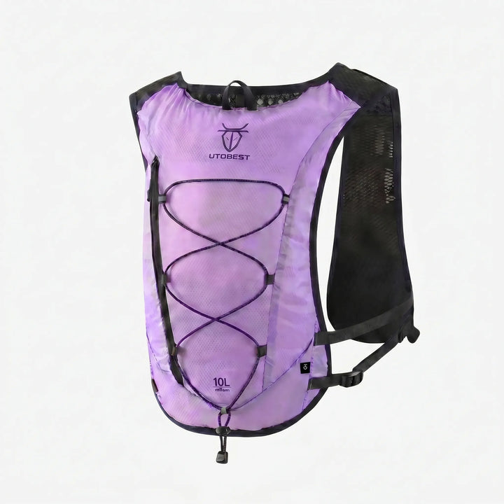 Compact hydration vest for jogging, ensuring comfort & easy access to water.