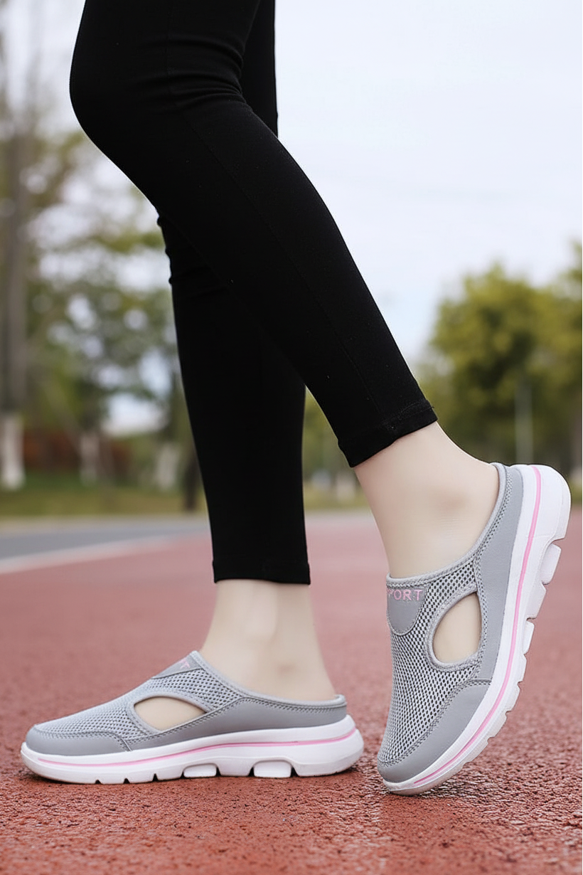 Soft unisex casual slippers with ergonomic foot support, ideal for relaxing home comfort.