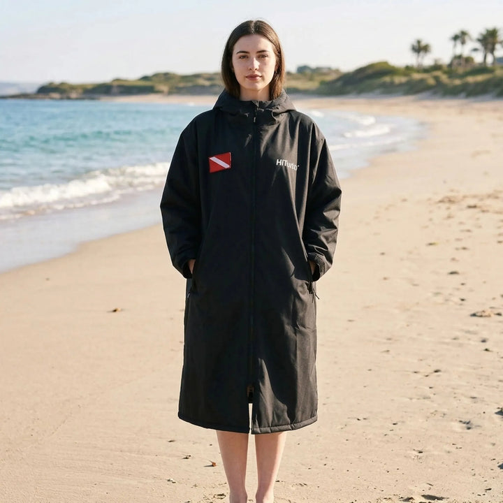 Unisex long-sleeve changing robe, ideal for water sports, surfing, and quick-dry privacy at the beach.