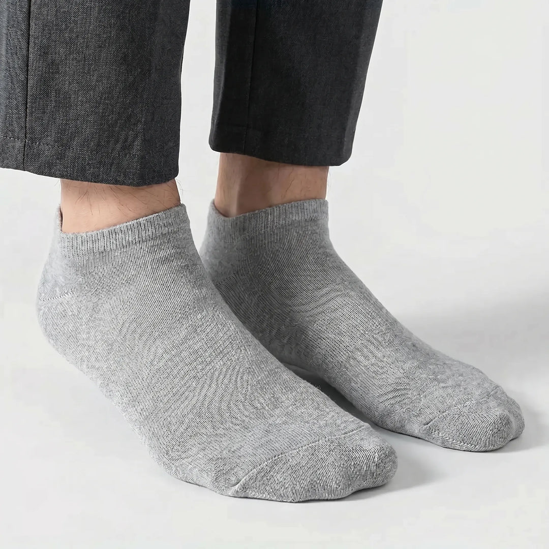 Multi-pack of unisex low-cut ankle socks in black, white, gray. Ideal for everyday comfort & athletic use.