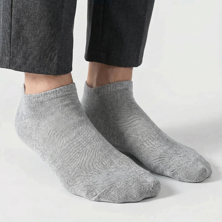 Multi-pack of unisex low-cut ankle socks in black, white, gray. Ideal for everyday comfort & athletic use.