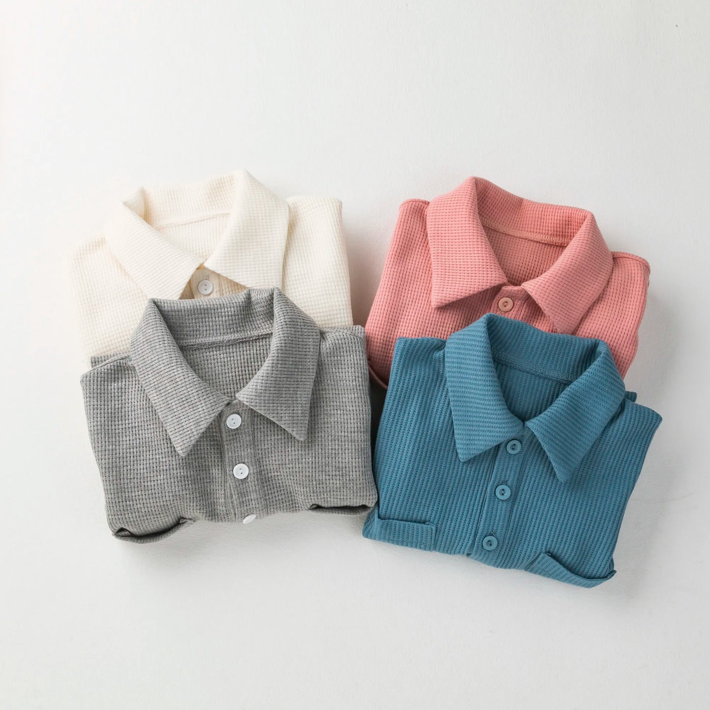 Organic cotton short sleeve jumpsuit for babies, unisex and comfortable.