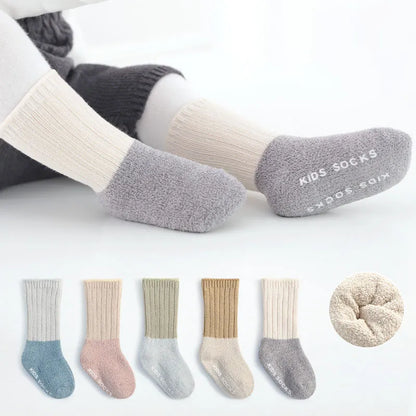 Unisex newborn winter warm non-slip socks with stars, cozy infant apparel