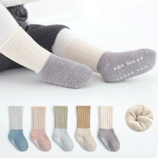 Unisex newborn winter warm non-slip socks with stars, cozy infant apparel