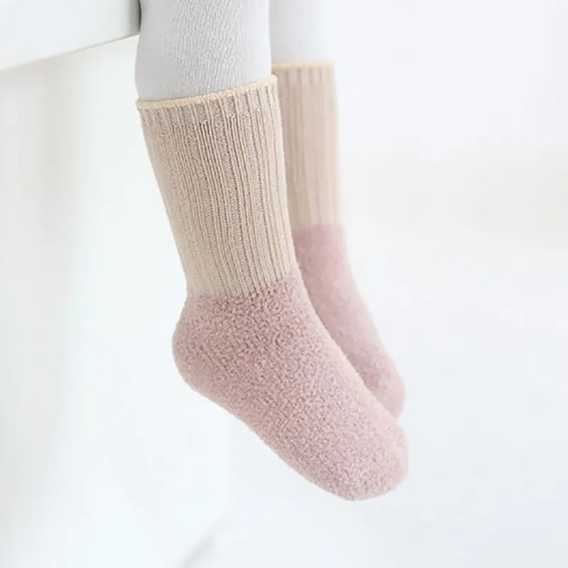 Unisex newborn non-slip warm socks, an essential item for baby winter wardrobe