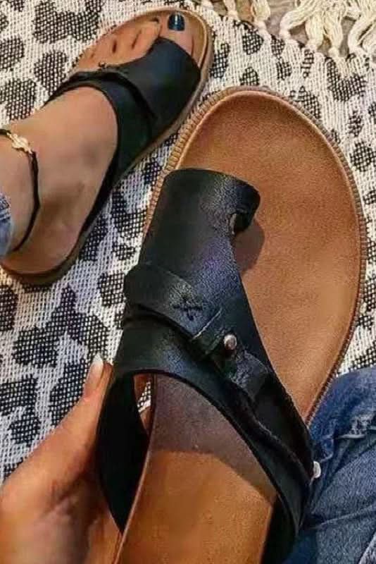 Orthotic walking sandals for men & women, offering superior arch support & cushioning for long hikes.
