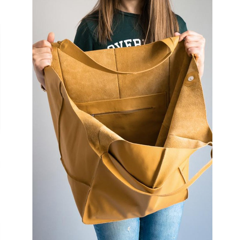 High-quality oversized duffel bag, a perfect unisex weekender and large capacity travel companion.