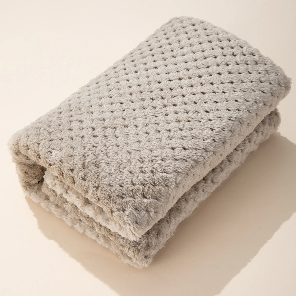 Newborn essentials: soft pineapple plaid baby blanket, 100% polyester, gentle on skin